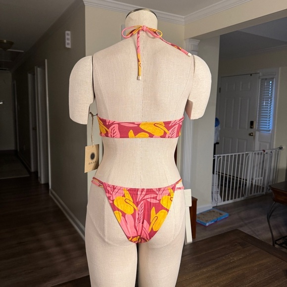 Aloe Aloe Swim 3-Piece Bikini Set w/ Skirt in Lychee Print - Size M - Picture 3 of 11